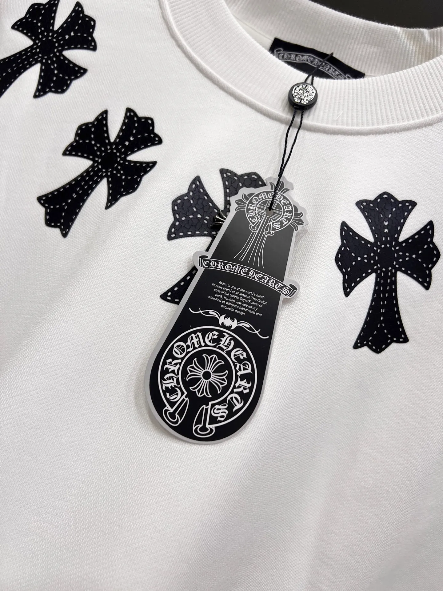 🅿️280 CH Crowe 2025 Autumn and Winter New Style Round Neck Long Sleeve Sweater Cross Patch Leather + Customized Hardware Metal Horseshoe Sanskrit Characters + Middle Eastern Australian Diamond Design Craftsmanship The real thing is great🔥Same style for men and women, loose version Size S M L XL XXL Five sizes Black White